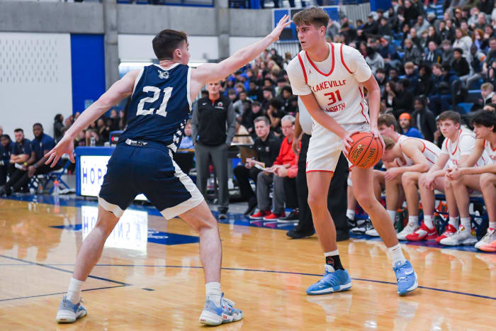 Photo by Earl Ebensteiner